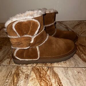 UGG BOW Low Boot Limited Edition *GREAT CONDITION*